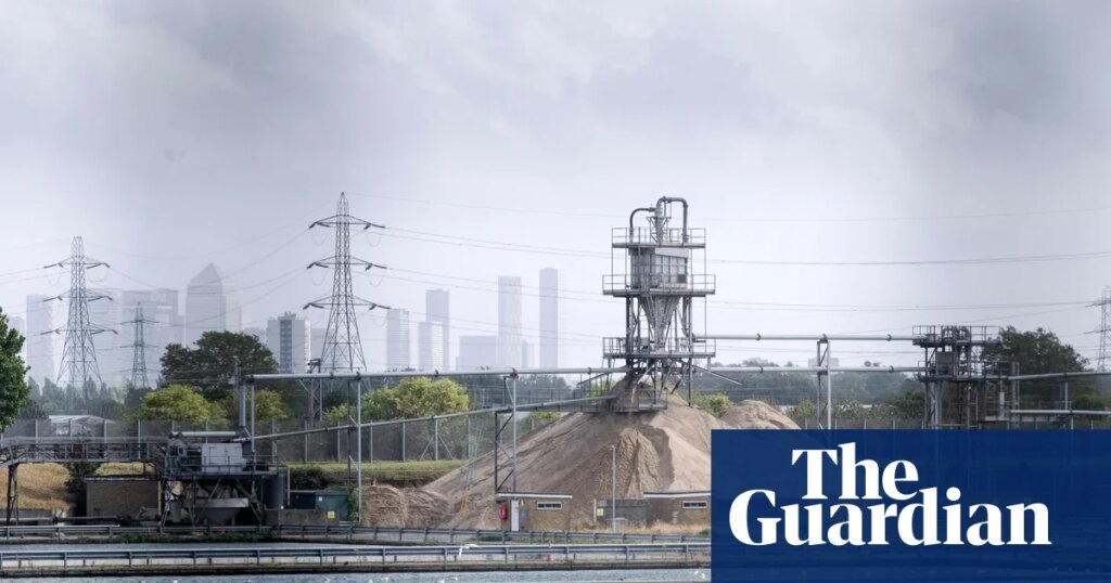 MPs urge ministers to break off Thames Water talks with US hedge funds | Water