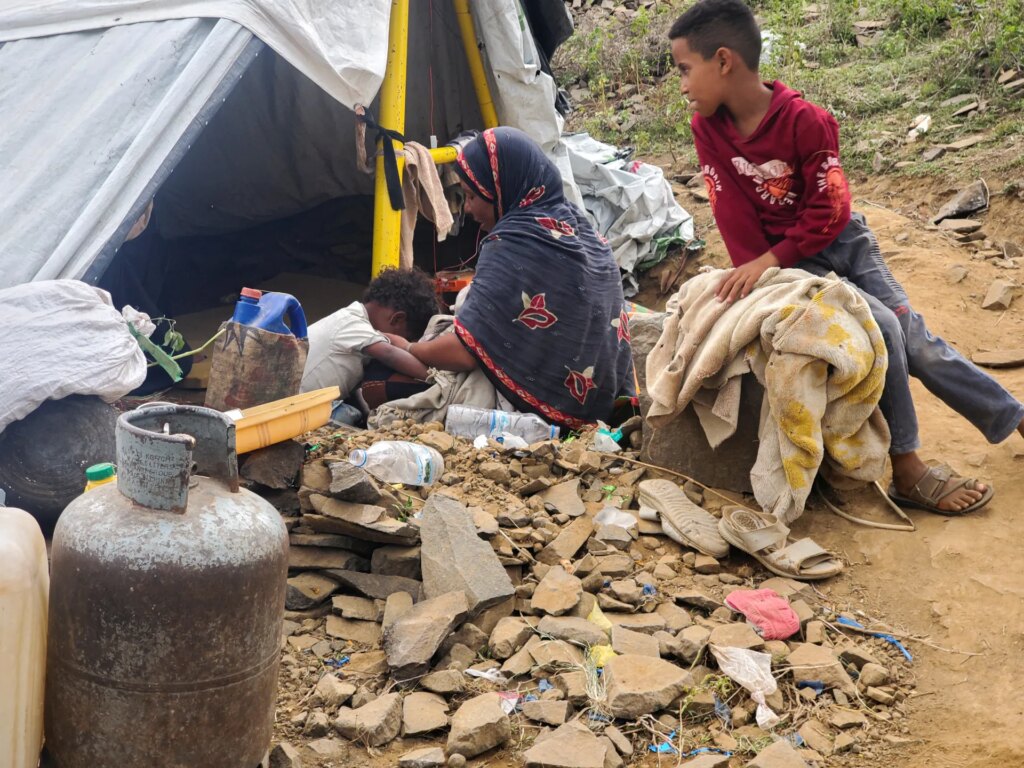 More than 100,000 displaced as they flee violence in Yemen: UN | Humanitarian Crises News
