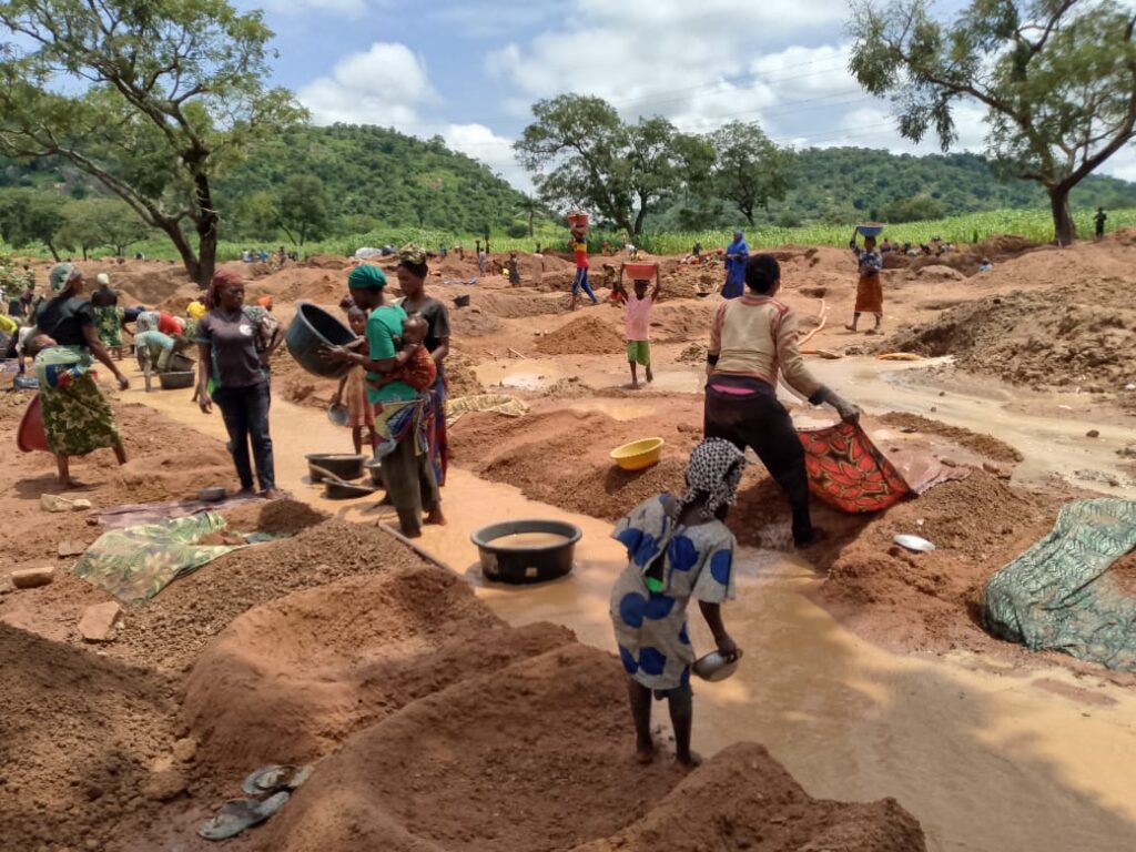 Nasarawa village head sets N50,000 fine for parents of children found at mining sites during school hours