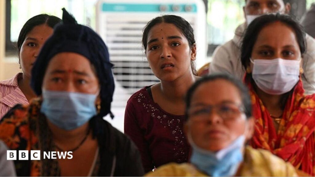 Nepal death toll nears 1,000 as rescuers race to find workers trapped in mud-filled tunnels
