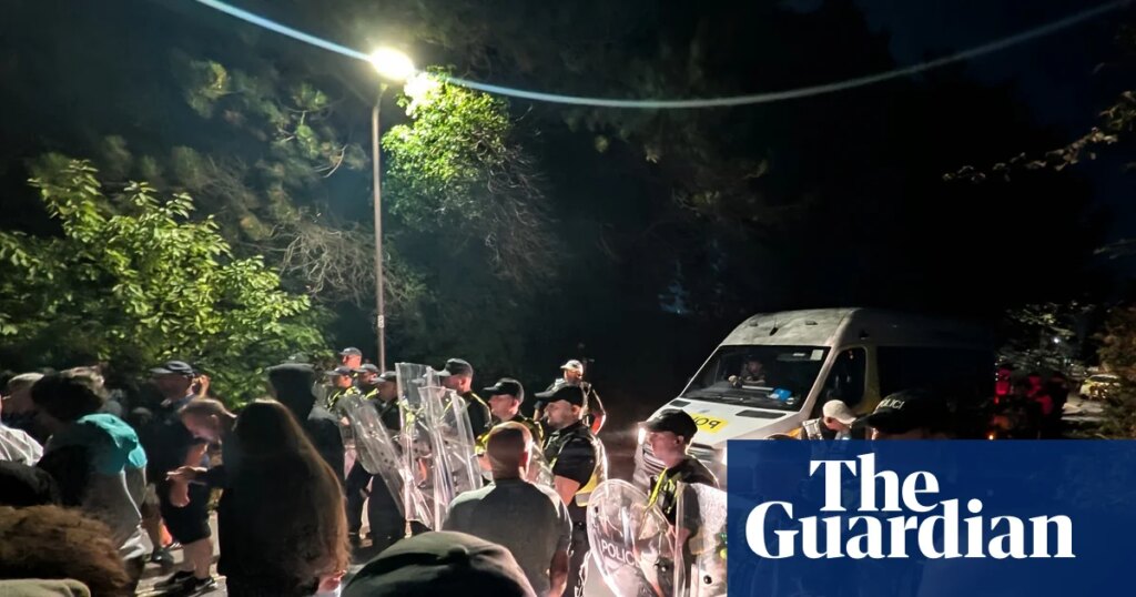 No 10 condemns ‘thuggish’ far-right activists after Portsmouth unrest | Portsmouth