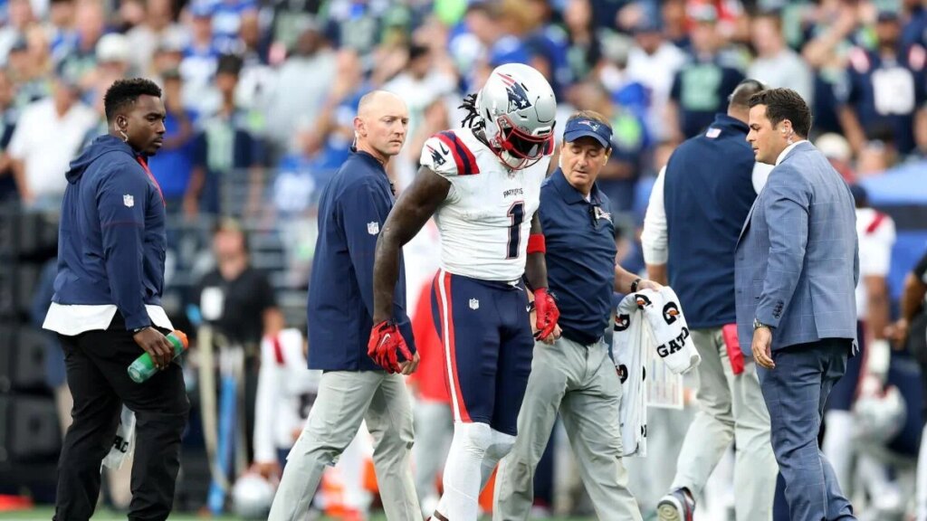 Patriots’ A.J. Brown injures ankle, ruled out for rest of season opener vs. Seahawks Patriots’ A.J. Brown injures ankle, ruled out for rest of season opener vs. Seahawks