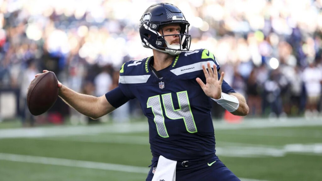 Sam Darnold exits Seahawks-Patriots season opener with hip injury, ruled out Sam Darnold exits Seahawks-Patriots season opener with hip injury, ruled out
