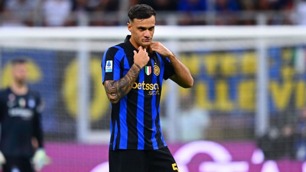 Transfer rumors, news: Liverpool look at Inter’s Stankovic