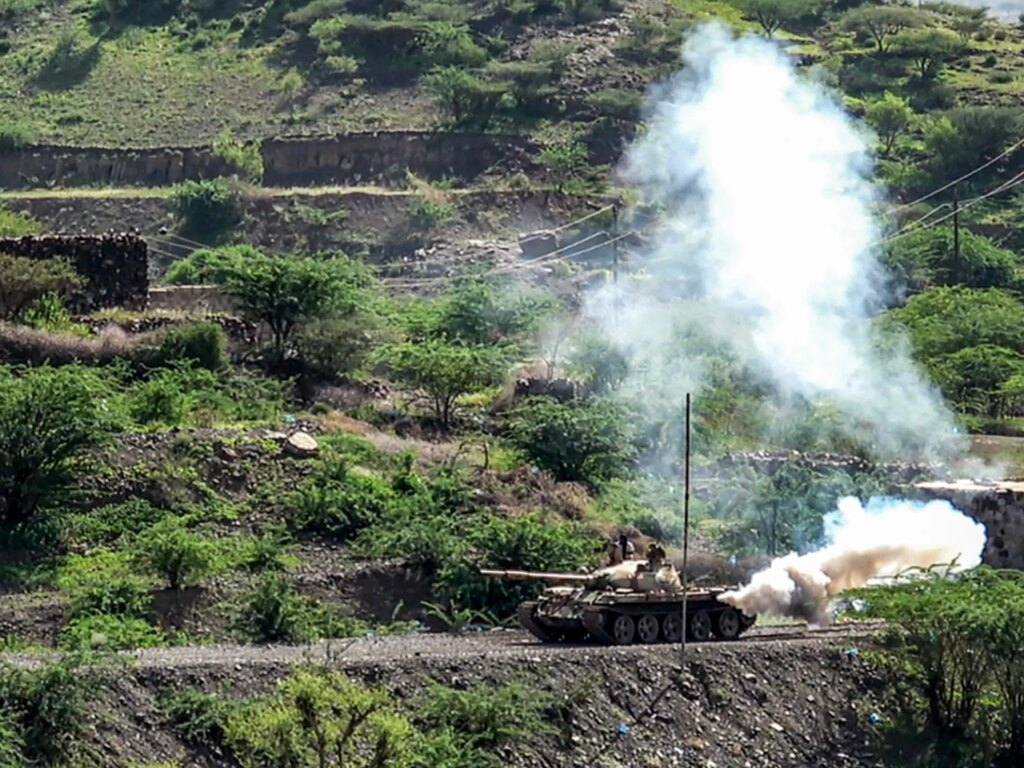 Yemeni forces target Houthis as US rules out direct role | Houthis News